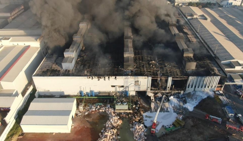 Dev fabrika küle döndü