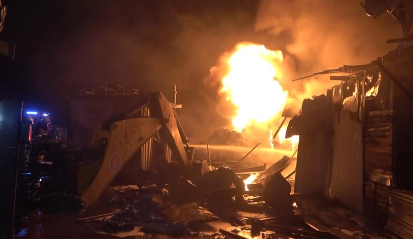 Dev fabrika küle döndü