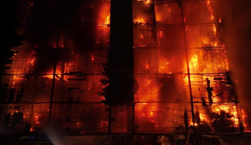 Dev fabrika küle döndü