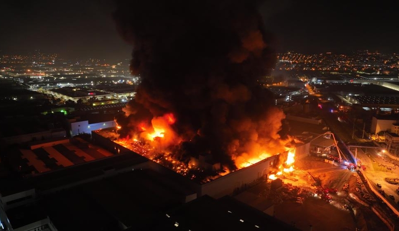 Dev fabrika küle döndü