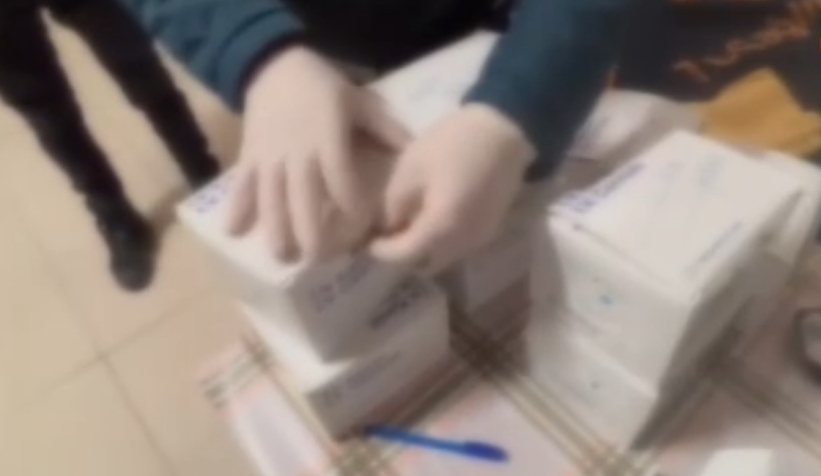 Devlet hastanelerindeki ilaç ve malzemeleri satmışlar