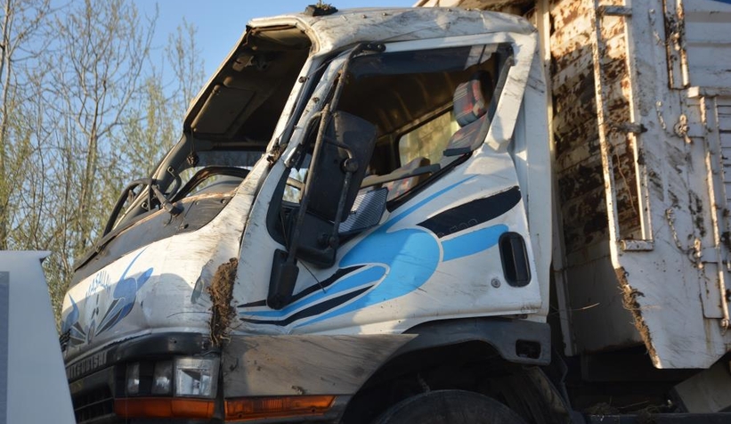 Devrilen kamyonda ağır yaralanmıştı, acı haberi geldi