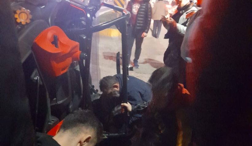 Devrilen UTV altında sıkıştılar !