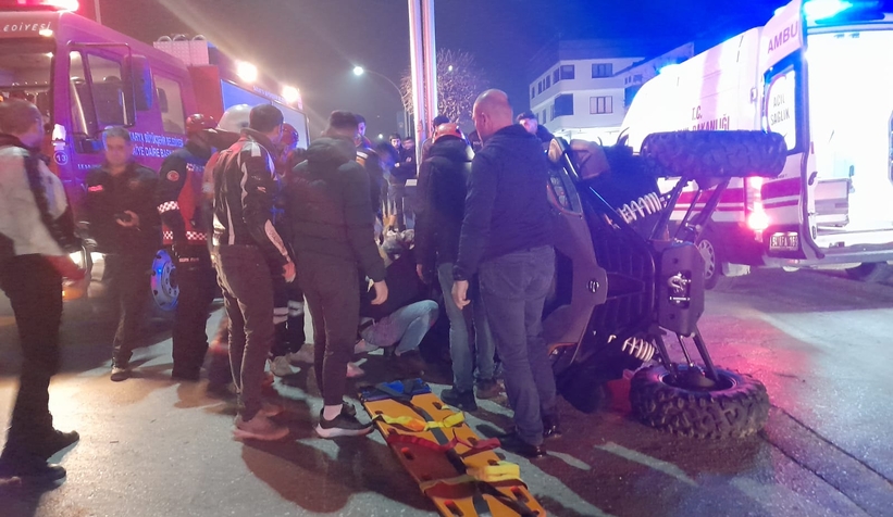 Devrilen UTV altında sıkıştılar !