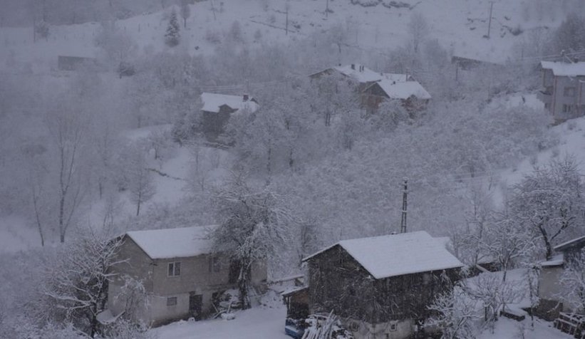 Dikmen Yaylası'nda kar kalınlığı 30 cm'yi buldu