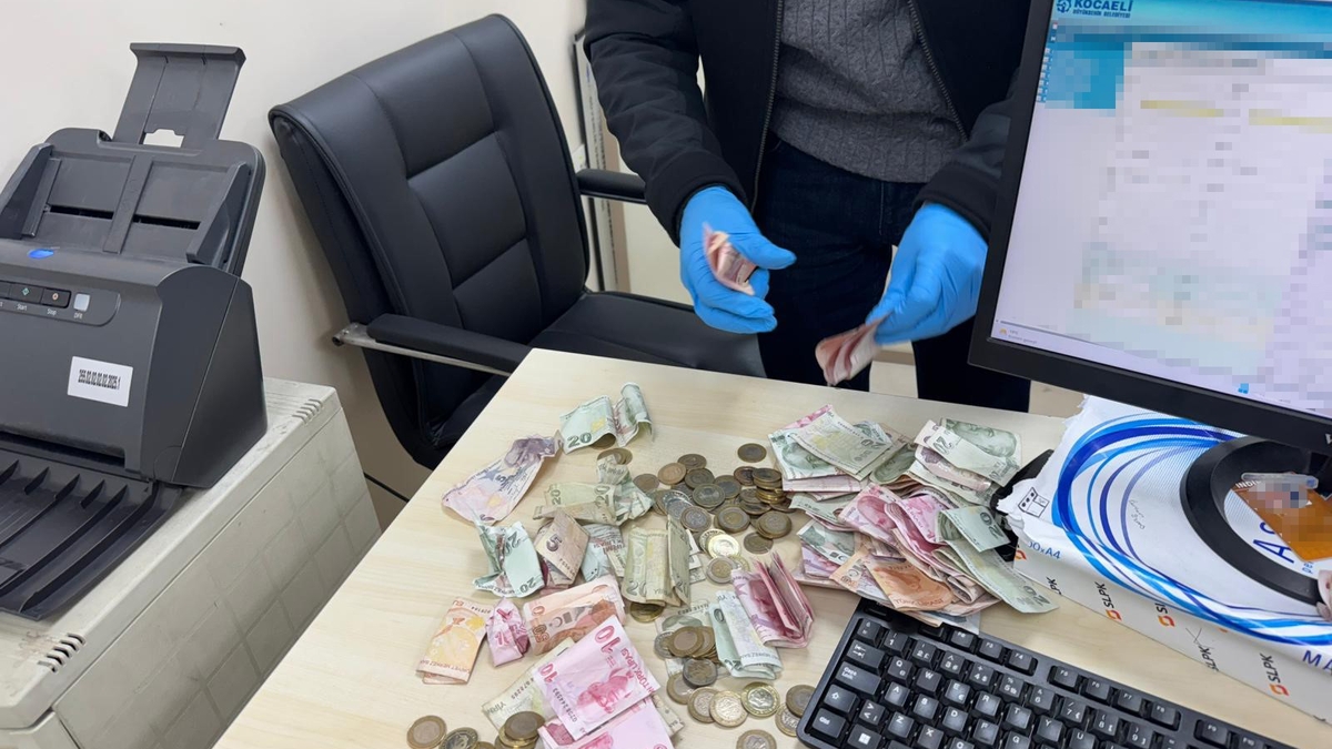 Dilencinin üzerinden çıkan para say say bitmedi