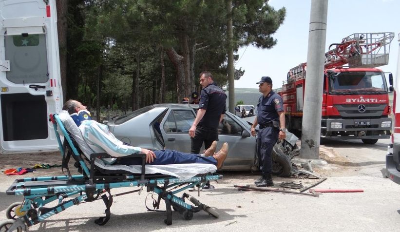 direge-carpan-arac-hurdaya-dondu-1-i-agir-2-yaraliy1mxd1c0cn
