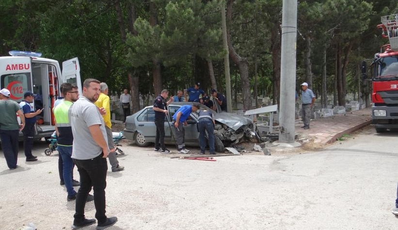 direge-carpan-arac-hurdaya-dondu-1-i-agir-2-yaraliy1mxd1c0cn