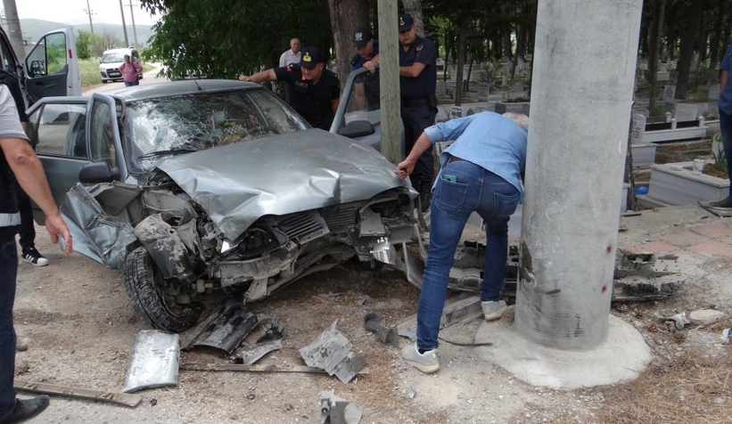 direge-carpan-arac-hurdaya-dondu-1-i-agir-2-yaraliy1mxd1c0cn