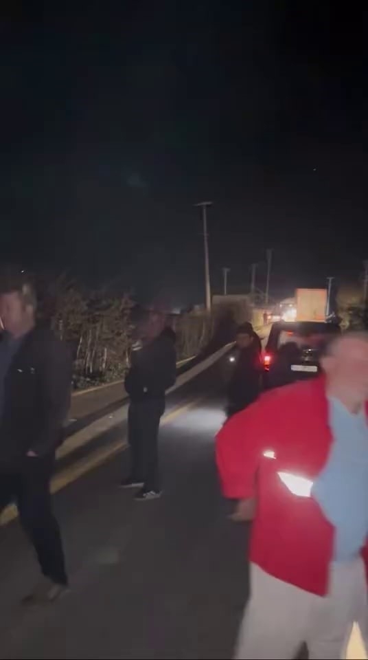 direge-carpan-kamyon-mahalleyi-elektriksiz-biraktizelucxzmu1