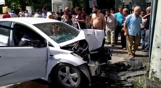 Direksiyon kalp krizi geçirdi, araçlara çarptı