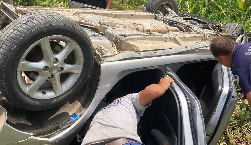 Direksiyonu kilitlenen otomobil takla attı: 2 yaralı