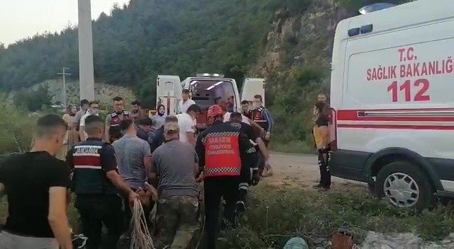 direksiyonu-kilitlenen-otomobil-ucuruma-uctu-3-yaralim3m4djniql