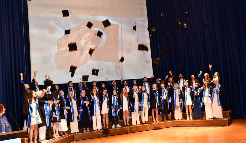 Diş Hekimliği Fakültesi ilk mezunlarını verdi