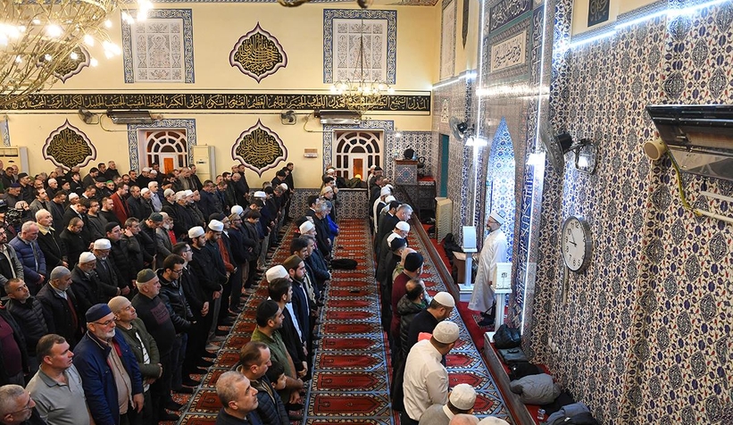 diyanet-isleri-baskani-enderun-usuluyle-teravih-namazi-kildirdin2vml09sdm