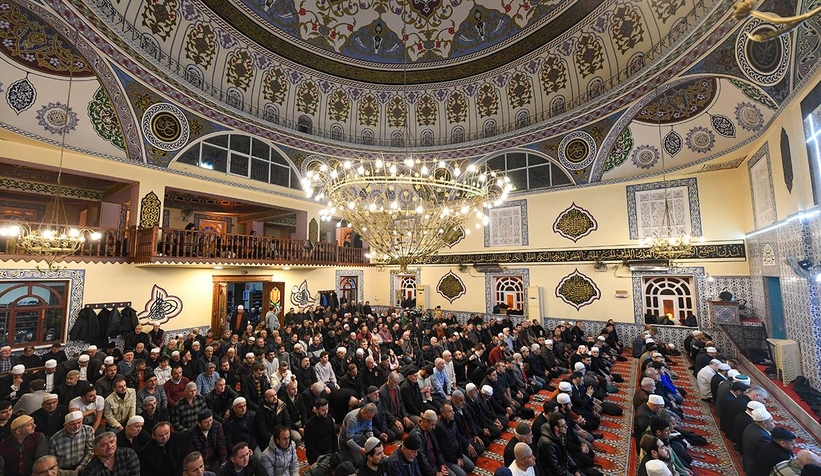 diyanet-isleri-baskani-enderun-usuluyle-teravih-namazi-kildirdin2vml09sdm