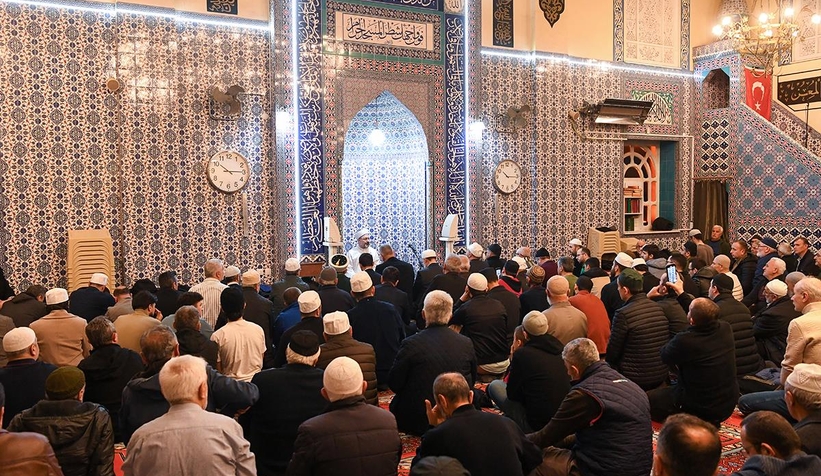 diyanet-isleri-baskani-enderun-usuluyle-teravih-namazi-kildirdin2vml09sdm