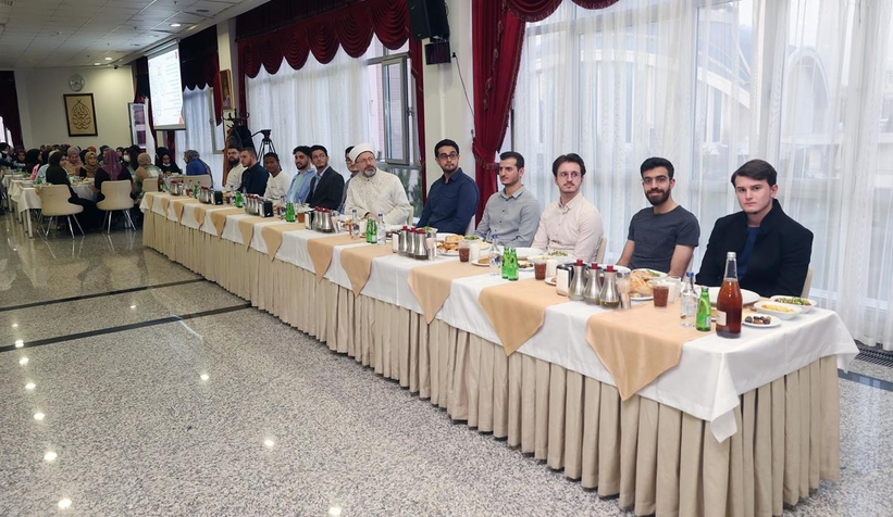 Diyanet İşleri Başkanı Erbaş, iftarda gençlerle buluştu
