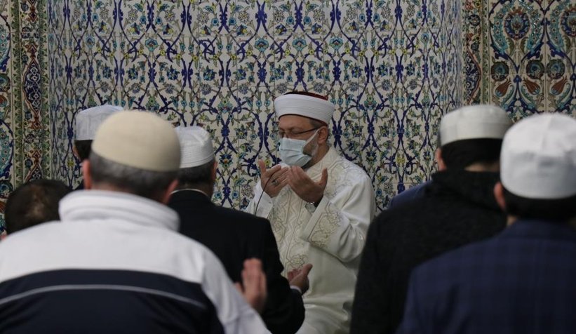 Diyanet İşleri Başkanı Orhan Camii'nde namaz kıldırdı