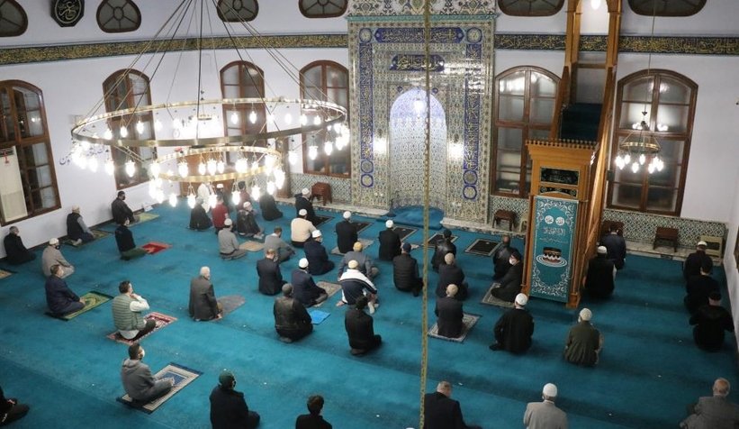 Diyanet İşleri Başkanı Orhan Camii'nde namaz kıldırdı