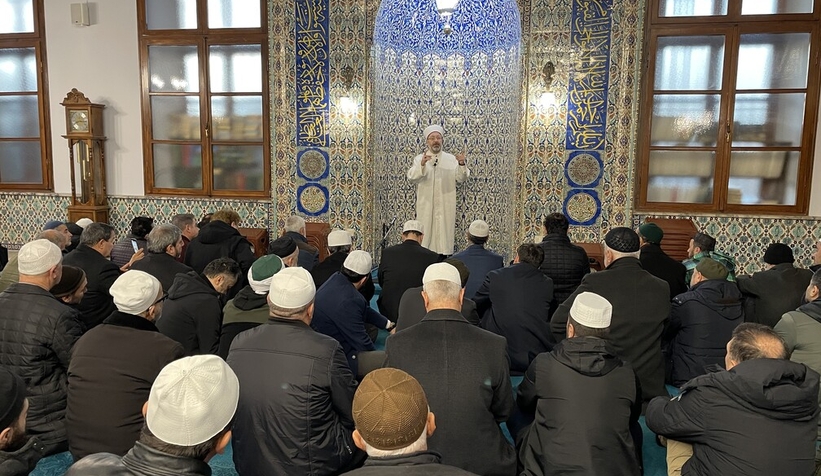 diyanet-isleri-baskani-sabah-namazini-kildirdiuwfmzu1kyw