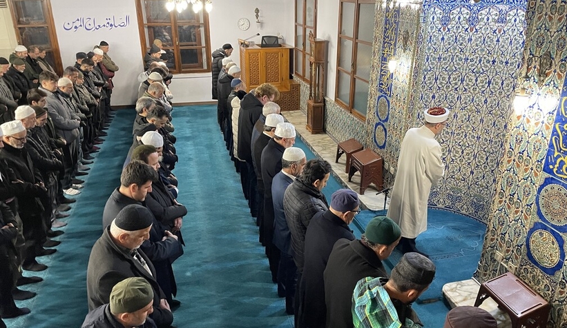 diyanet-isleri-baskani-sabah-namazini-kildirdiuwfmzu1kyw