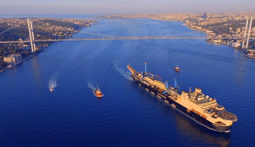 dogalgazi-karaya-ulastiracak-dev-gemi-istanbul-bogazindan-gectink9pkzhymh