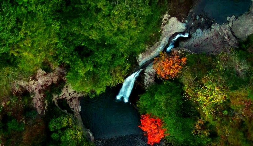 Doğançay Şelalesi sonbaharda görenleri hayran bırakıyor