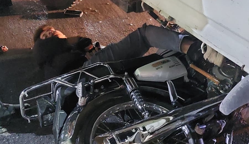 Doktor ve ambulans sürücüsü yardıma koştu