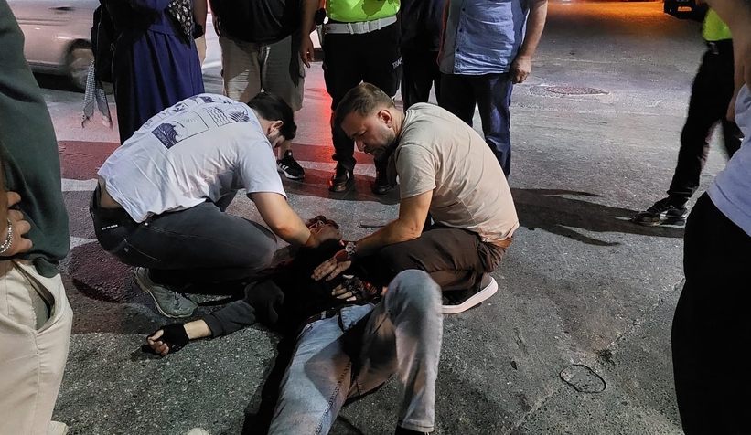 Doktor ve ambulans sürücüsü yardıma koştu