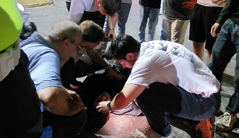 Doktor ve ambulans sürücüsü yardıma koştu