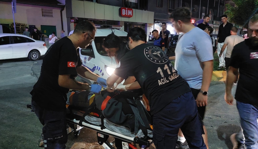 Doktor ve ambulans sürücüsü yardıma koştu