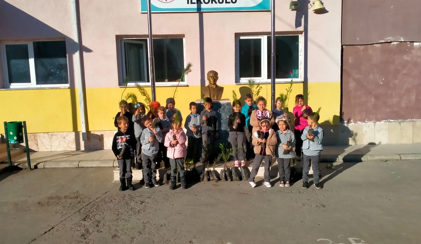dokurcun-da-bin-fidan-toprakla-bulustungvvany5m3