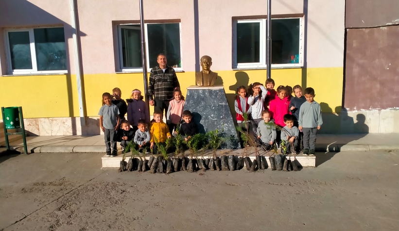 dokurcun-da-bin-fidan-toprakla-bulustungvvany5m3