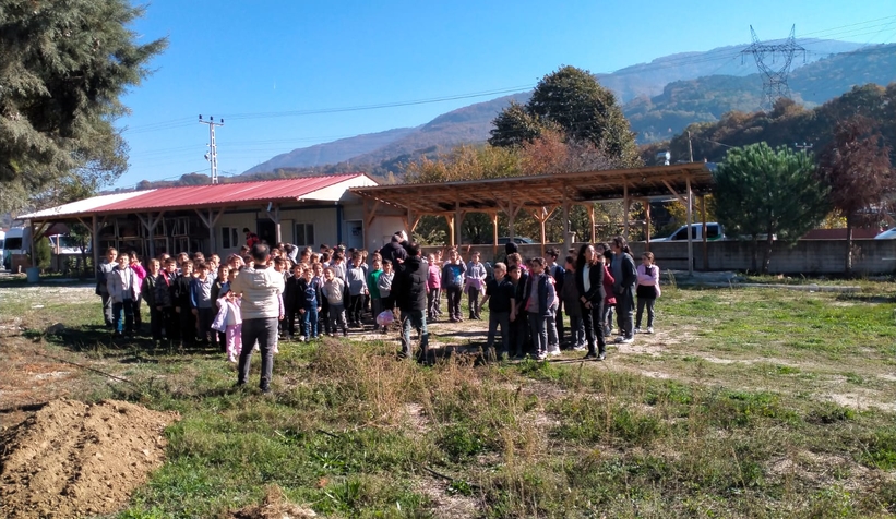 dokurcun-da-bin-fidan-toprakla-bulustungvvany5m3
