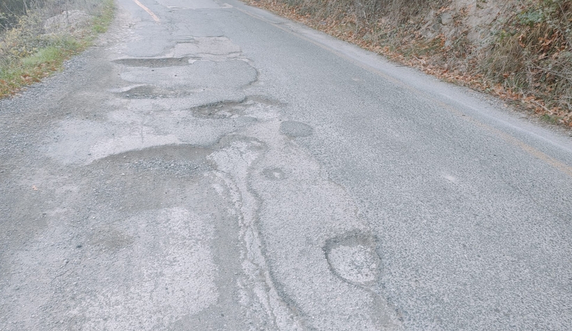 Dokurcun'da çukur içindeki yollara tepki