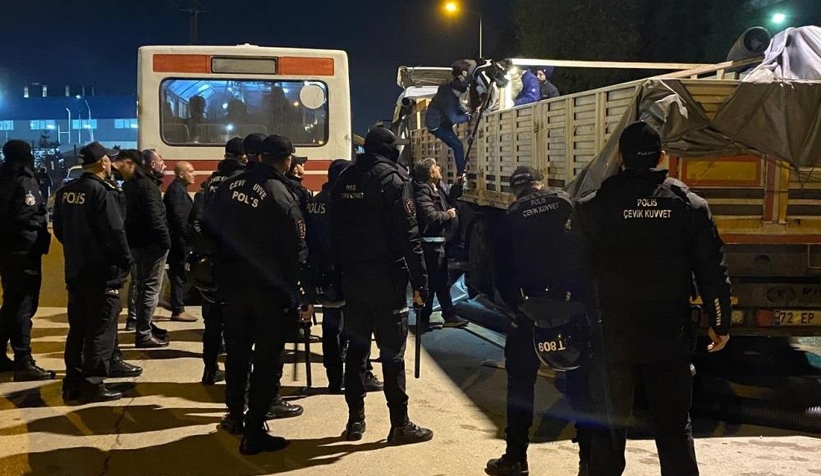 Dorseyi açan polis şok oldu; 150 kaçak çıktı