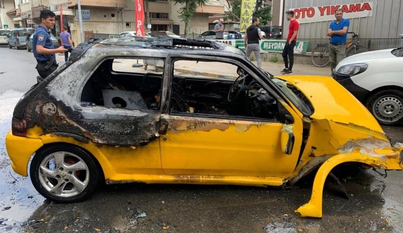 Drift atarken kaza yaptı araç kül oldu