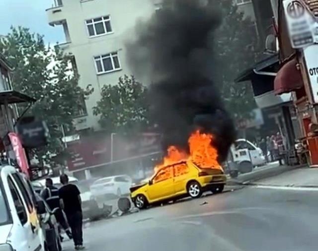 Drift atarken kaza yaptı araç kül oldu