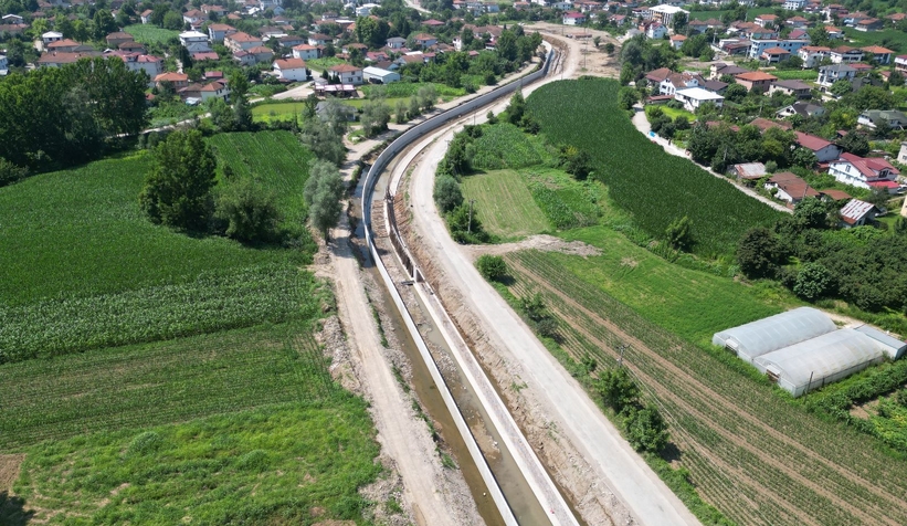 DSİ Karacasuda temizlik ve betonarme kanal yapıyor