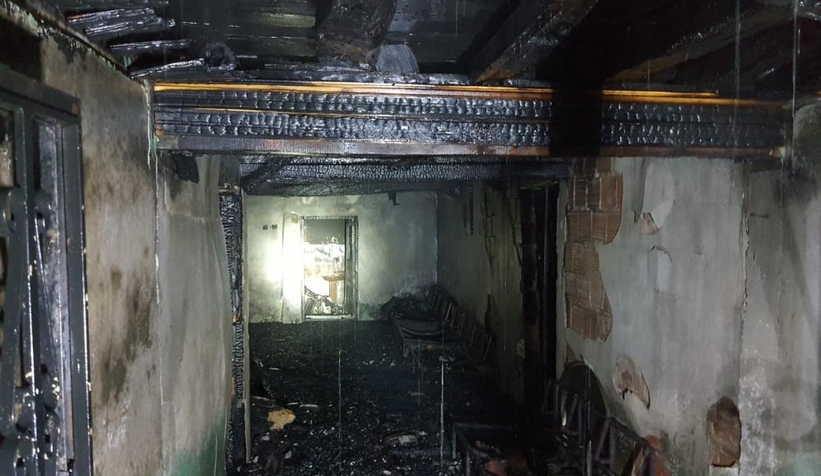 Dubleks ev alevlere teslim oldu