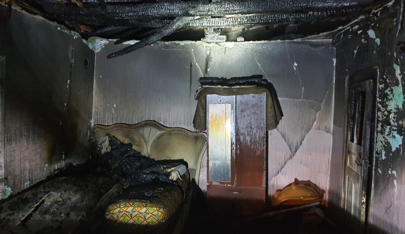 Dubleks ev alevlere teslim oldu