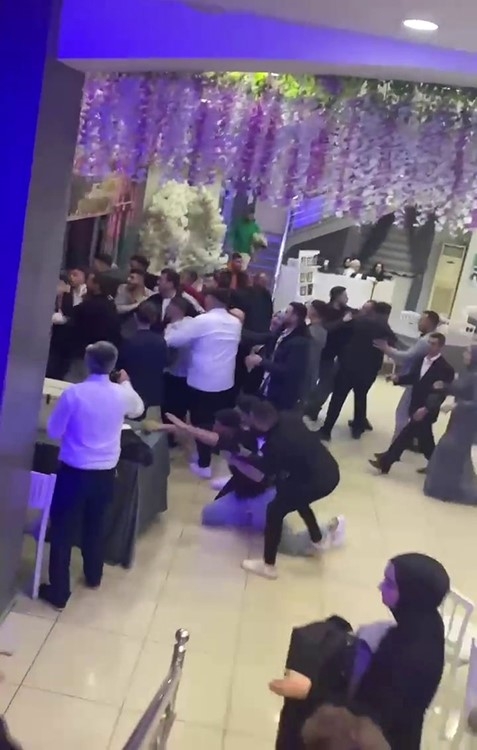 Düğün karıştı: Yumruklar havada uçuştu