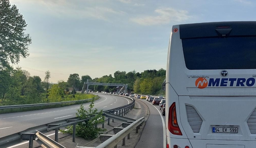 dugun-konvoyu-trafigi-kilitlediqm5ptzl1wk
