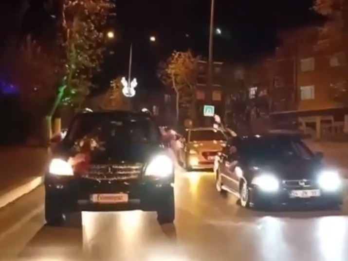 Düğün konvoyunda terör estirdiler