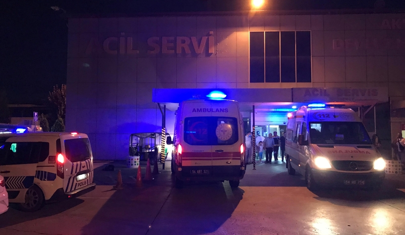 Akrabasını bıçakladı