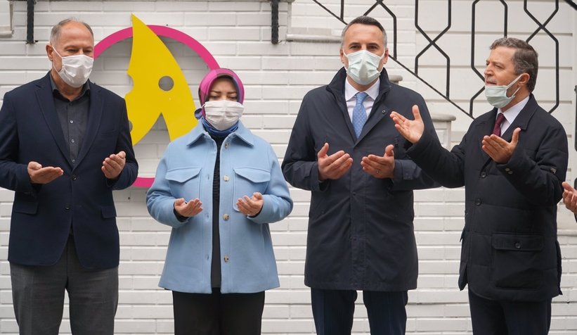 Dükkanlar esnaf duası ile açıldı