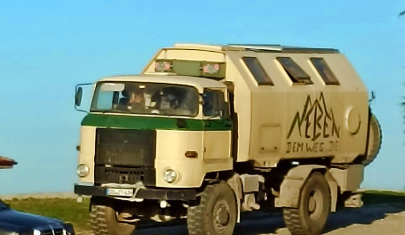 Dünya Turuna çıkan Alman aileye Büyükşehirden destek