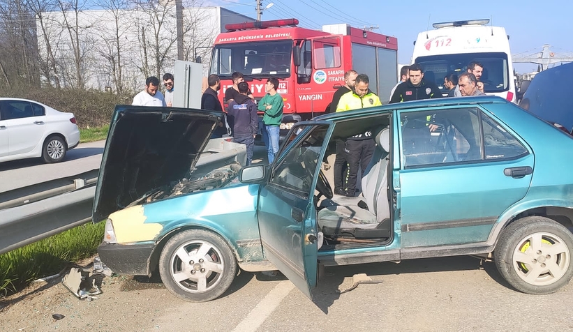 D-100'de otomobil bariyerlere girdi: 2 yaralı