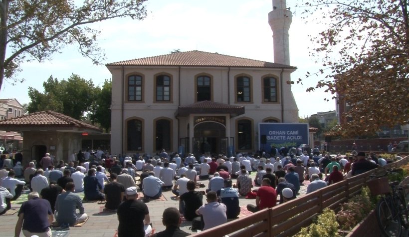 Ecdat yadigarı Orhan Camii Cuma namazı ile açıldı